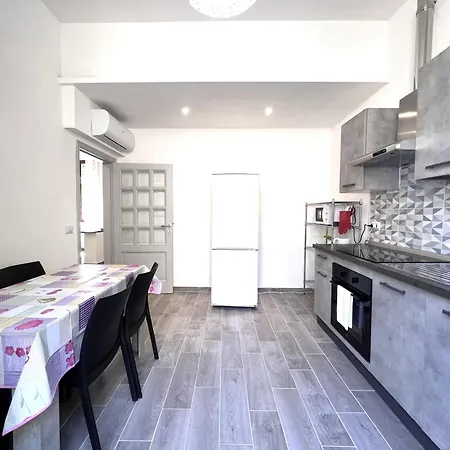 Ortensia-central With Terrace Siena