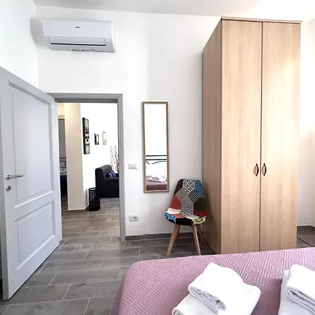 Ortensia-central With Terrace Siena