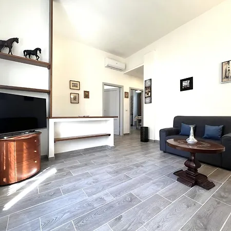 Ortensia-central With Terrace Apartment Siena