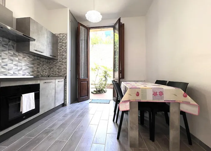 Ortensia-central With Terrace Siena